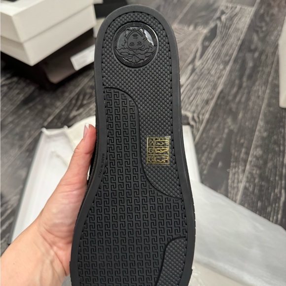 NIB Versace Medusa head hi top - Picture 4 of 7